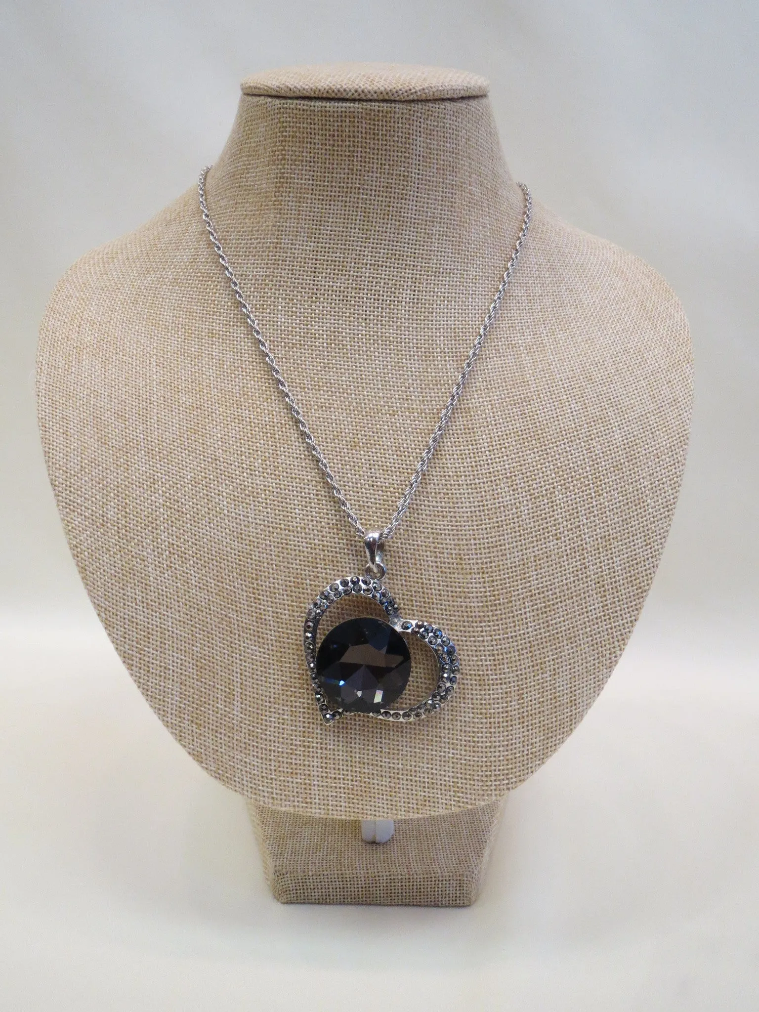 ADO | Heart Necklace with Black/Charcoal Stones