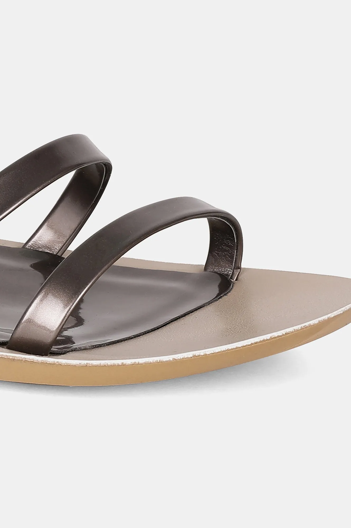 Aurelia Almond Toe Mettalic Flat-ZDaphne