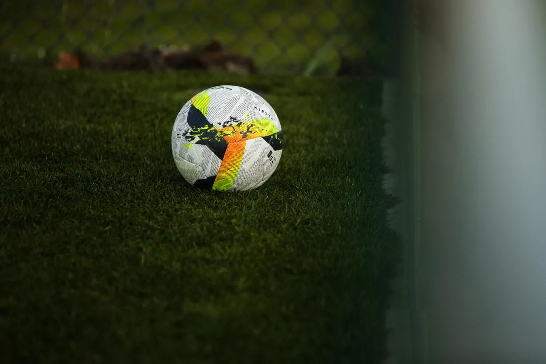 Ballon de football Thermocollé FIFA QUALITY PRO F950 taille 5 jaune