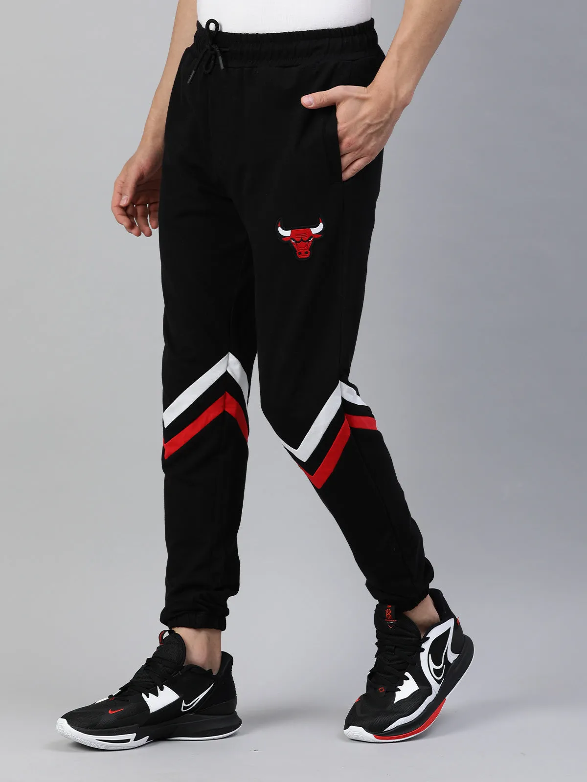 Chicago Bulls: Contrast Stripe Joggers - Black