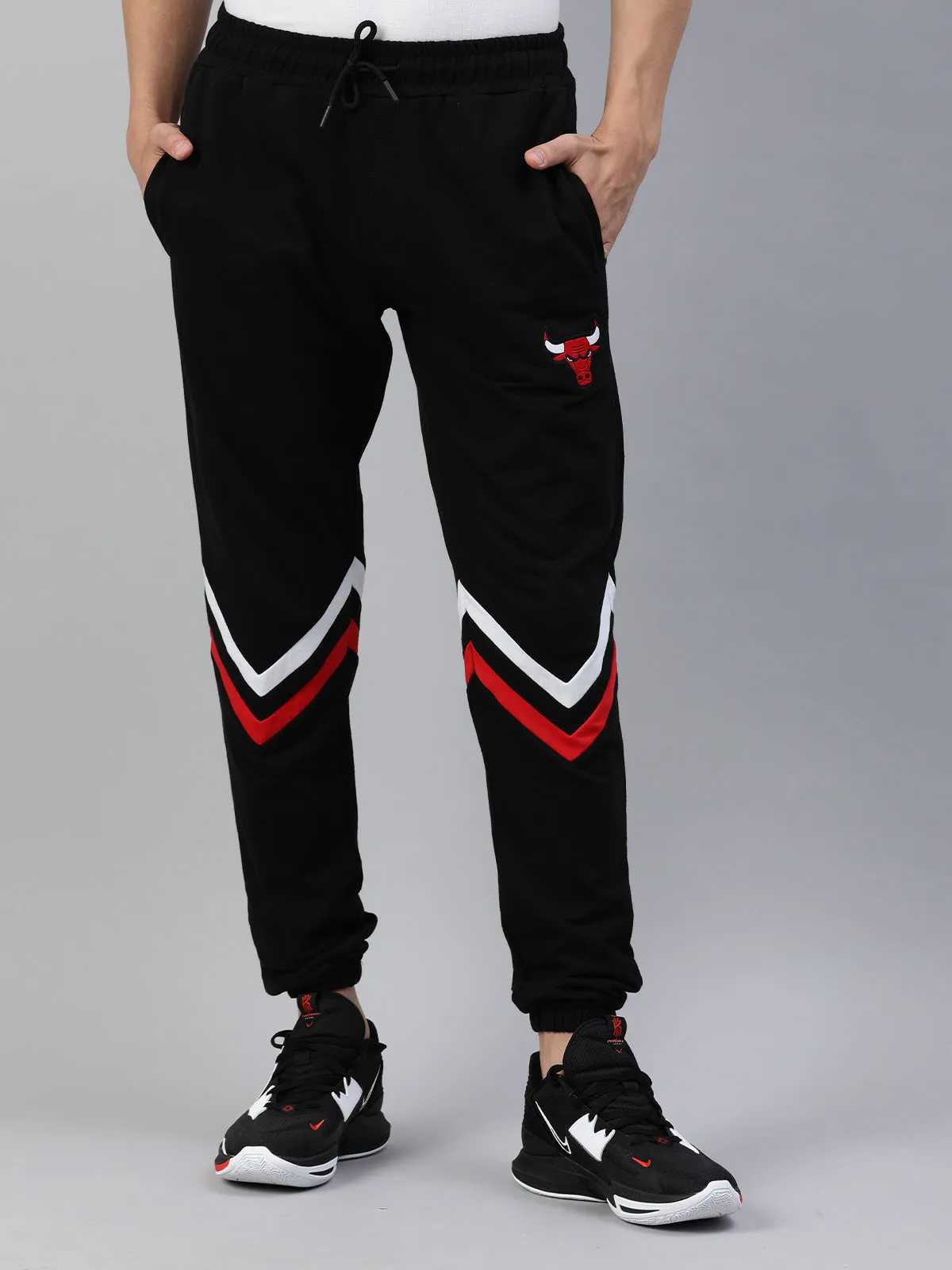 Chicago Bulls: Contrast Stripe Joggers - Black