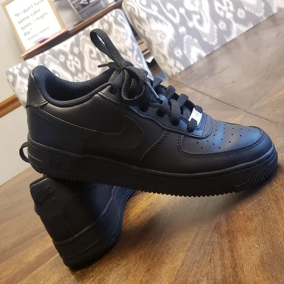 NIKE AIR FORCE 1 youth boys 5.5 black