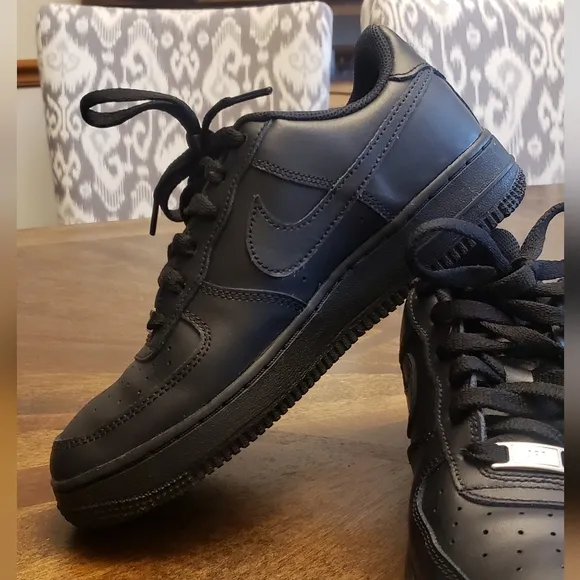 NIKE AIR FORCE 1 youth boys 5.5 black