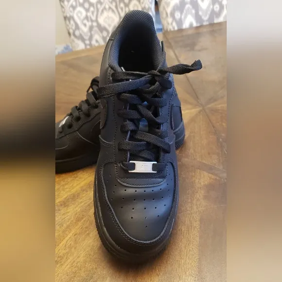 NIKE AIR FORCE 1 youth boys 5.5 black