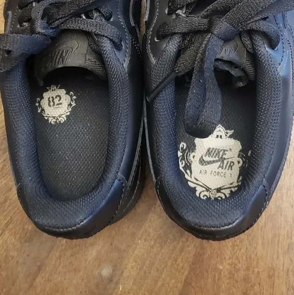 NIKE AIR FORCE 1 youth boys 5.5 black