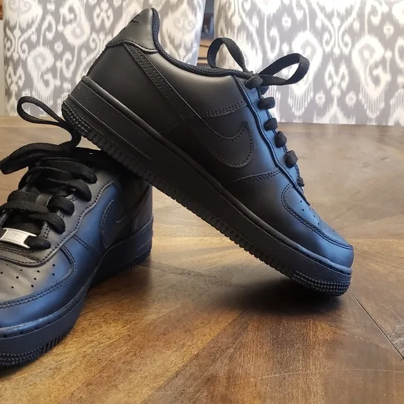 NIKE AIR FORCE 1 youth boys 5.5 black