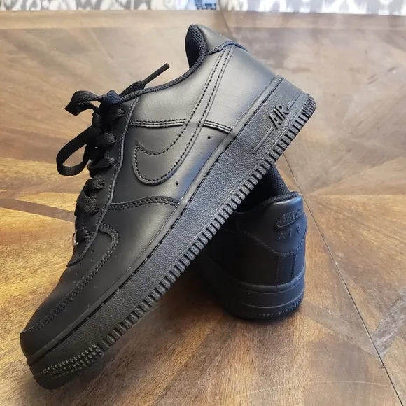 NIKE AIR FORCE 1 youth boys 5.5 black