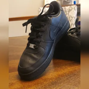 NIKE AIR FORCE 1 youth boys 5.5 black