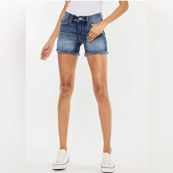 Plus Size NWOT 24W KanCan Mid Rise Released Frayed Hem 4in Short
