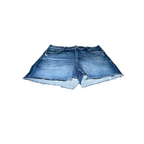 Plus Size NWOT 24W KanCan Mid Rise Released Frayed Hem 4in Short
