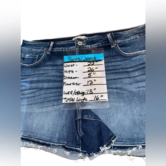 Plus Size NWOT 24W KanCan Mid Rise Released Frayed Hem 4in Short